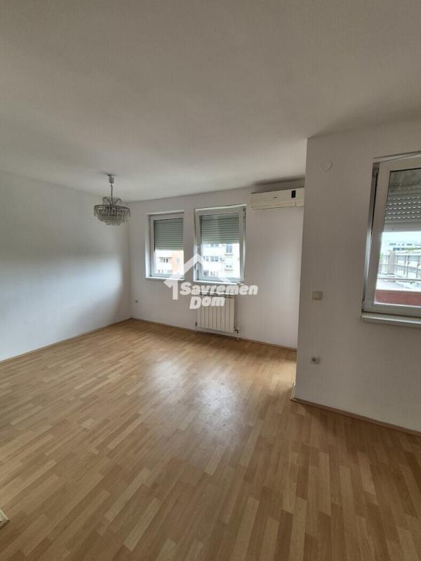 Slika 2 - Dvosoban, 54m2, Erdoglija Kragujevac, sa terasom, ima lift