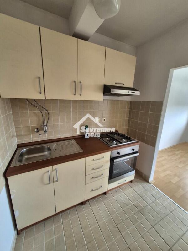 Slika 4 - Dvosoban, 54m2, Erdoglija Kragujevac, sa terasom, ima lift