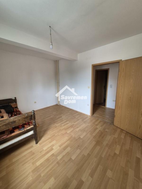 Slika 6 - Dvosoban, 54m2, Erdoglija Kragujevac, sa terasom, ima lift