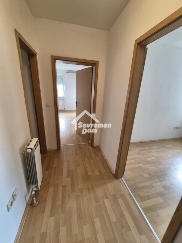 Slika 7 - Dvosoban, 54m2, Erdoglija Kragujevac, sa terasom, ima lift