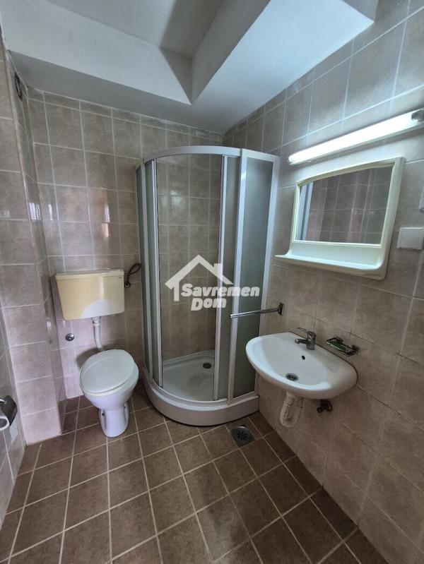 Slika 8 - Dvosoban, 54m2, Erdoglija Kragujevac, sa terasom, ima lift