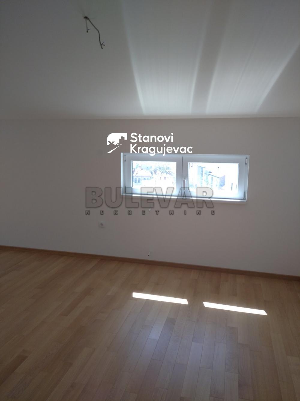 Slika 11 - Četvorosoban, 165m2, Ćirila i Metodija Kragujevac, sa terasom, ima lift