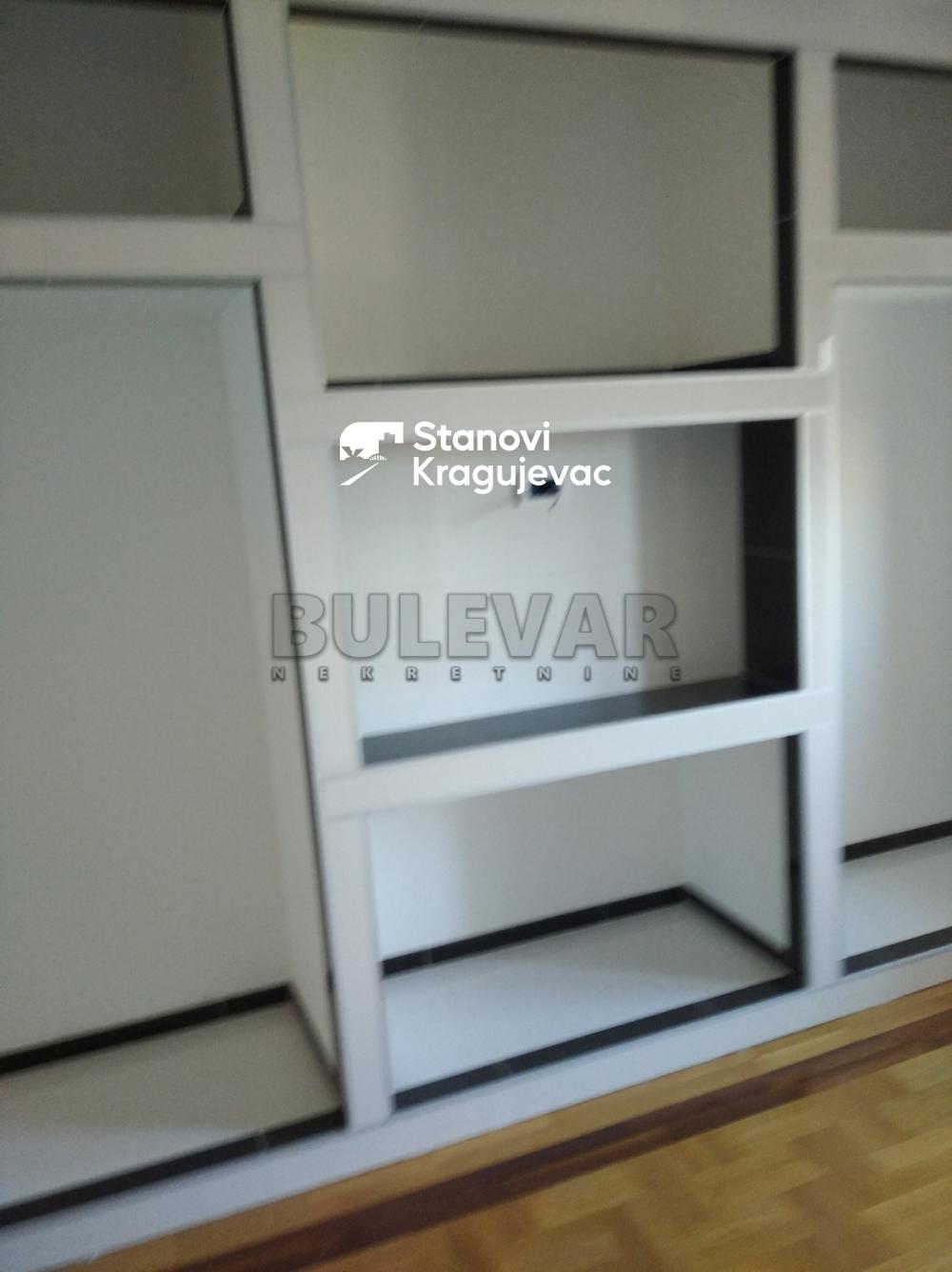 Slika 2 - Četvorosoban, 165m2, Ćirila i Metodija Kragujevac, sa terasom, ima lift