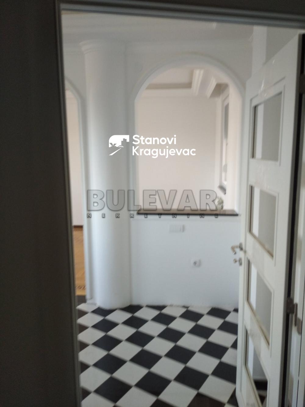 Slika 1 - Četvorosoban, 165m2, Ćirila i Metodija Kragujevac, sa terasom, ima lift