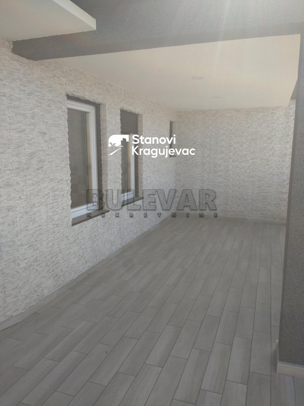 Slika 5 - Četvorosoban, 165m2, Ćirila i Metodija Kragujevac, sa terasom, ima lift