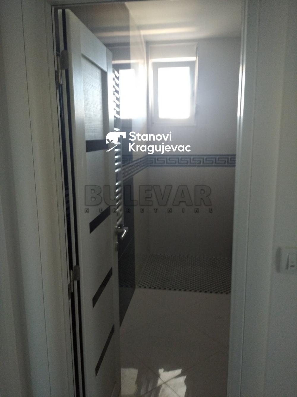 Slika 4 - Četvorosoban, 165m2, Ćirila i Metodija Kragujevac, sa terasom, ima lift