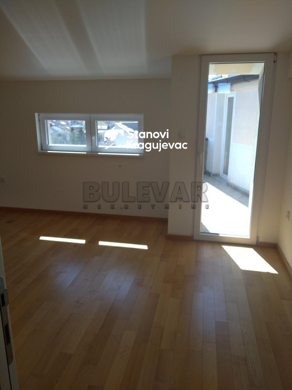 Slika 10 - Četvorosoban, 165m2, Ćirila i Metodija Kragujevac, sa terasom, ima lift