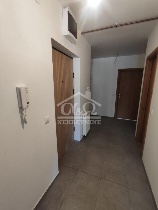 Slika 3 - Dvoiposoban, 70m2, Erdoglija Kragujevac, sa terasom, ima lift