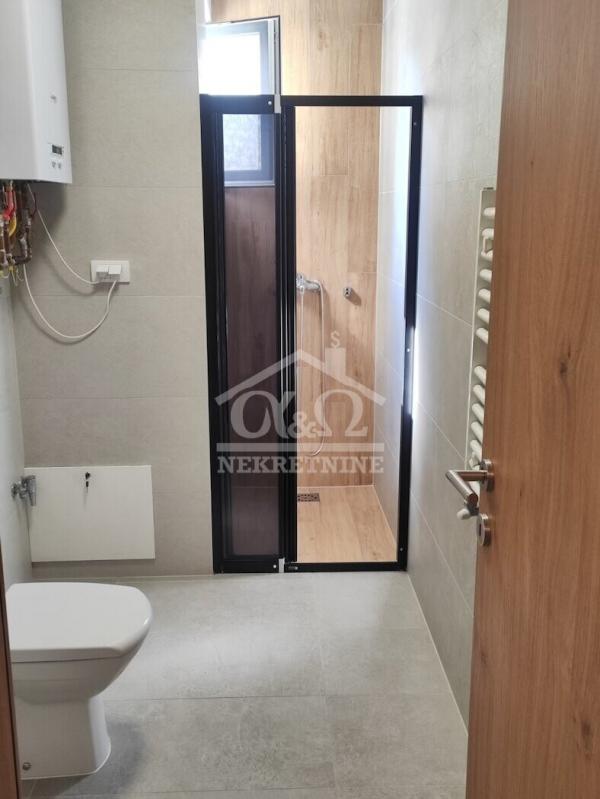 Slika 8 - Dvoiposoban, 70m2, Erdoglija Kragujevac, sa terasom, ima lift