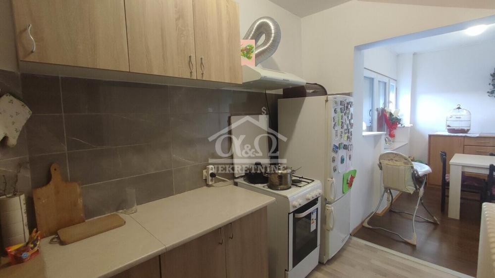 Slika 10 - Dvoiposoban, 47m2, Erdoglija Kragujevac, ima lift