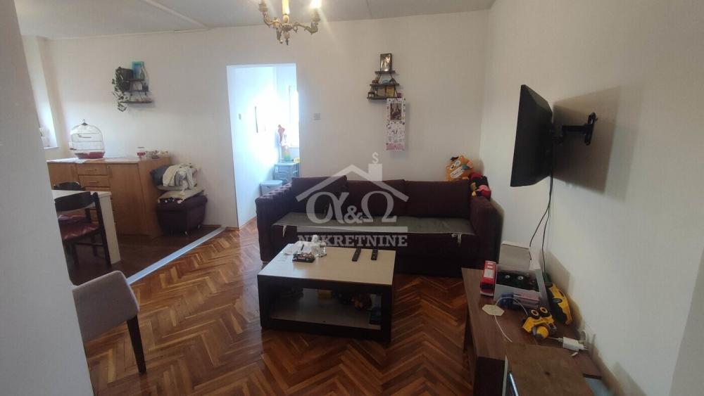 Slika 1 - Dvoiposoban, 47m2, Erdoglija Kragujevac, ima lift