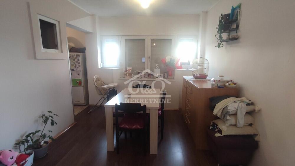 Slika 3 - Dvoiposoban, 47m2, Erdoglija Kragujevac, ima lift