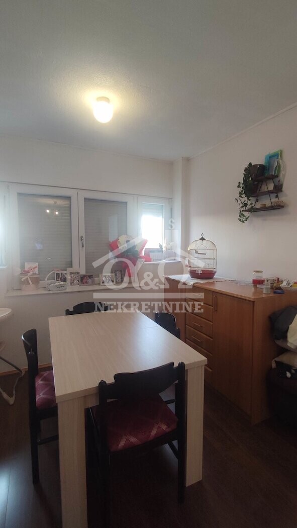 Slika 4 - Dvoiposoban, 47m2, Erdoglija Kragujevac, ima lift