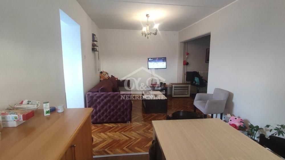 Slika 6 - Dvoiposoban, 47m2, Erdoglija Kragujevac, ima lift