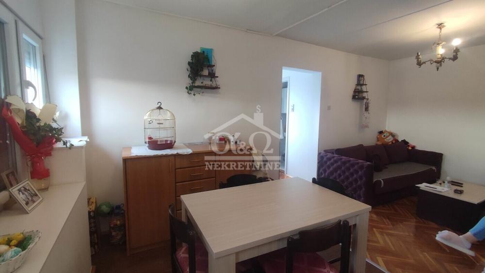 Slika 7 - Dvoiposoban, 47m2, Erdoglija Kragujevac, ima lift