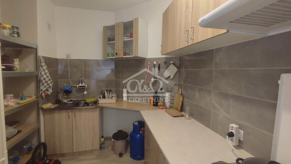 Slika 9 - Dvoiposoban, 47m2, Erdoglija Kragujevac, ima lift