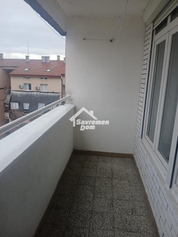 Slika 10 - Trosoban, 75m2, Aerodrom Kragujevac, sa terasom, ima lift