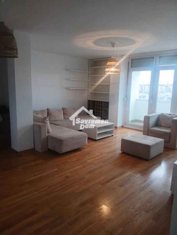 Slika 1 - Trosoban, 75m2, Aerodrom Kragujevac, sa terasom, ima lift