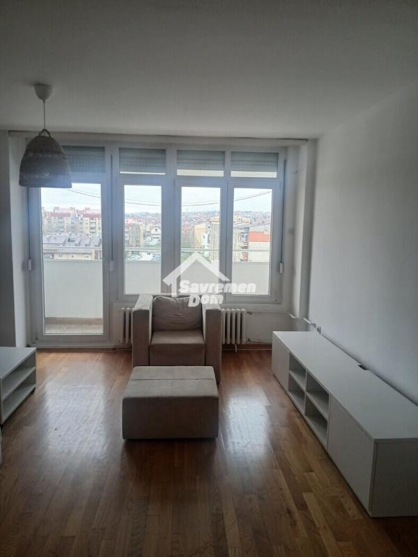 Slika 2 - Trosoban, 75m2, Aerodrom Kragujevac, sa terasom, ima lift