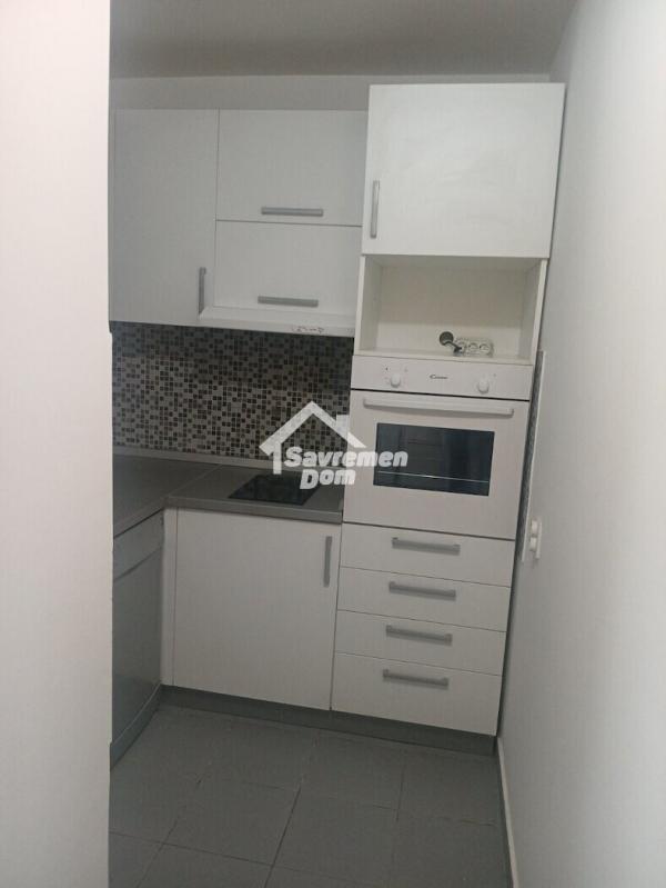 Slika 4 - Trosoban, 75m2, Aerodrom Kragujevac, sa terasom, ima lift