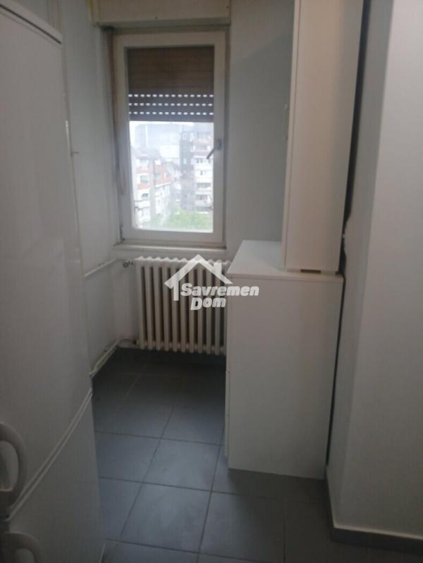 Slika 5 - Trosoban, 75m2, Aerodrom Kragujevac, sa terasom, ima lift