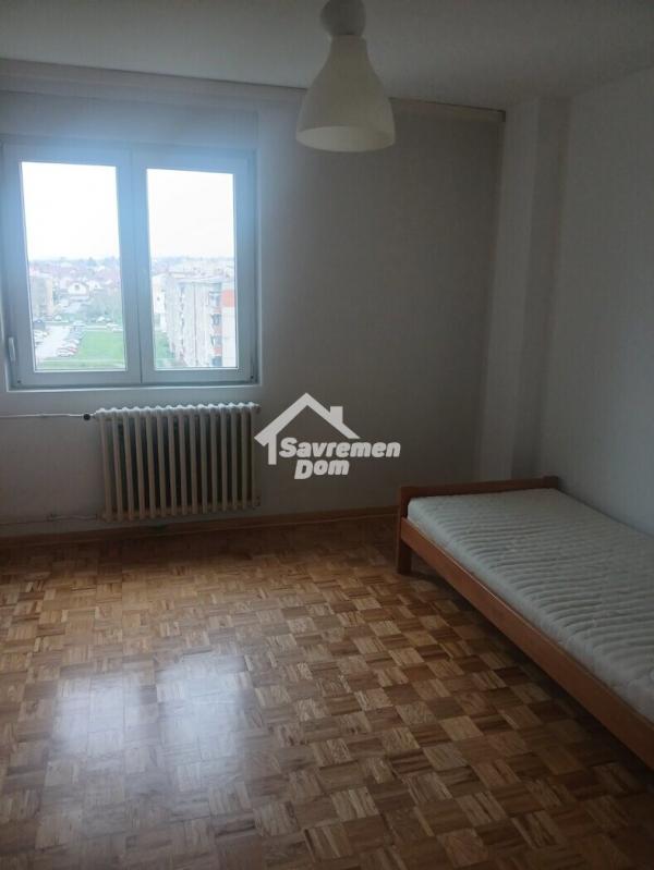 Slika 6 - Trosoban, 75m2, Aerodrom Kragujevac, sa terasom, ima lift