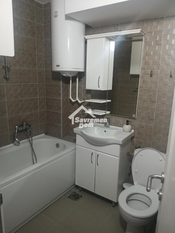 Slika 9 - Trosoban, 75m2, Aerodrom Kragujevac, sa terasom, ima lift