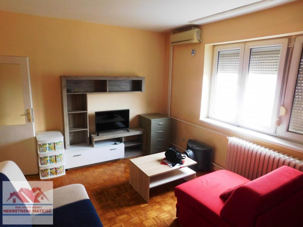 Glavna slika -STAN 55M2 DVOSOBAN CENTAR KOD OPŠTINE, 4. SP, CG–96.500 E