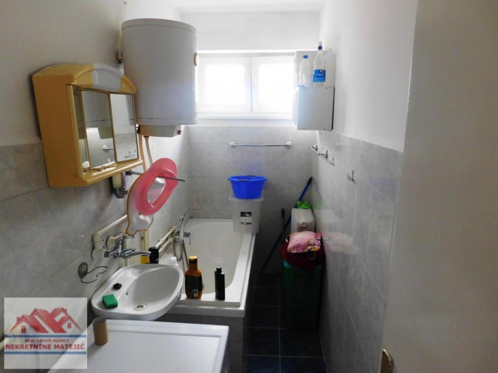 Slika 5 - STAN 55M2 DVOSOBAN CENTAR KOD OPŠTINE, 4. SP, CG–96.500 E