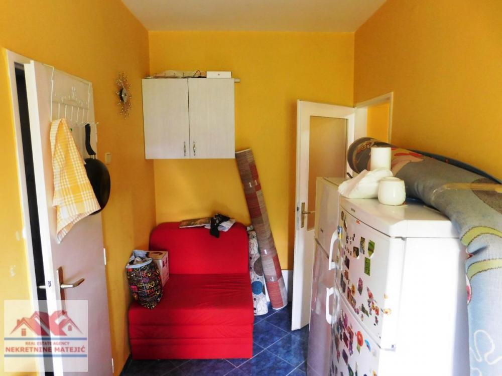 Slika 4 - STAN 55M2 DVOSOBAN CENTAR KOD OPŠTINE, 4. SP, CG–96.500 E