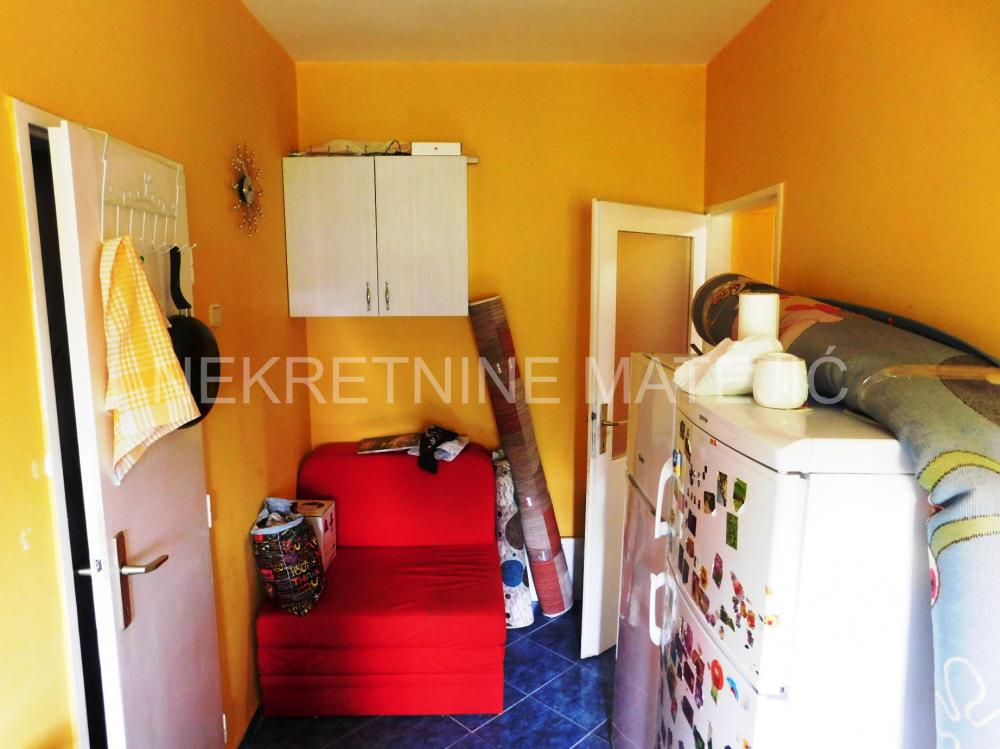 Slika 4 - STAN 55M2 DVOSOBAN CENTAR KOD OPŠTINE, 4. SP, CG–96.500 E
