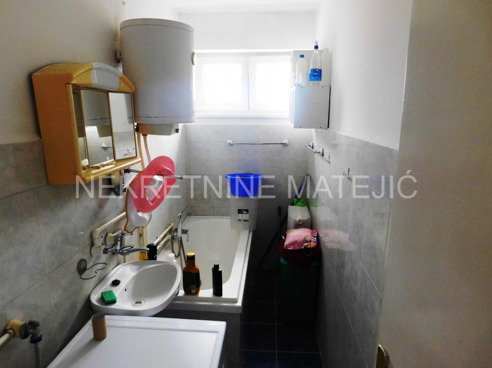 Slika 5 - STAN 55M2 DVOSOBAN CENTAR KOD OPŠTINE, 4. SP, CG–96.500 E