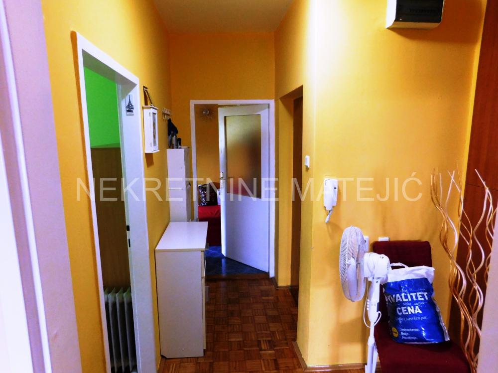 Slika 7 - STAN 55M2 DVOSOBAN CENTAR KOD OPŠTINE, 4. SP, CG–96.500 E