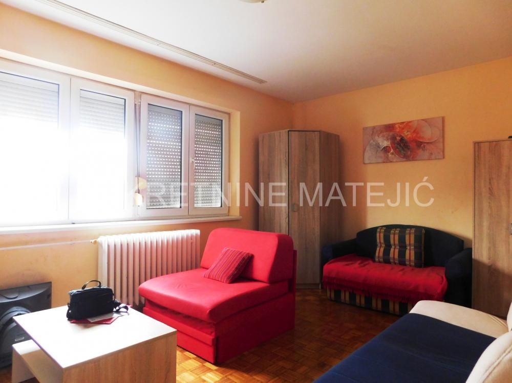Slika 1 - STAN 55M2 DVOSOBAN CENTAR KOD OPŠTINE, 4. SP, CG–96.500 E