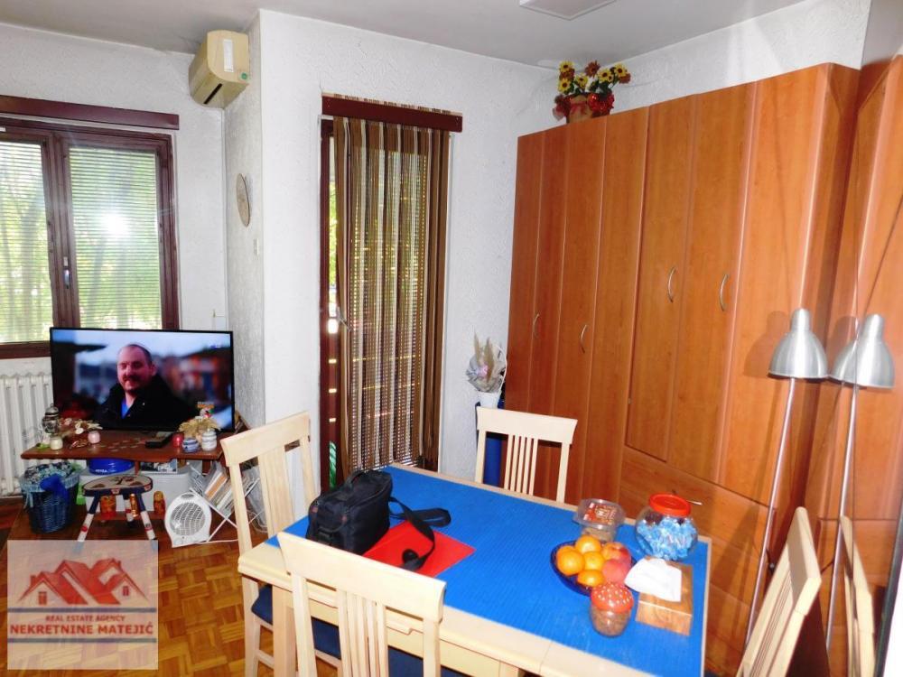 Glavna slika -AERODROM, STAN 42M2, VISOKO PRIZEMLJE, CG, CENA - 68.000 E