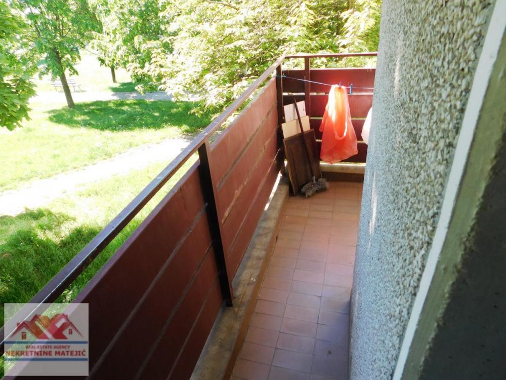 Slika 5 - AERODROM, STAN 42M2, VISOKO PRIZEMLJE, CG, CENA - 68.000 E