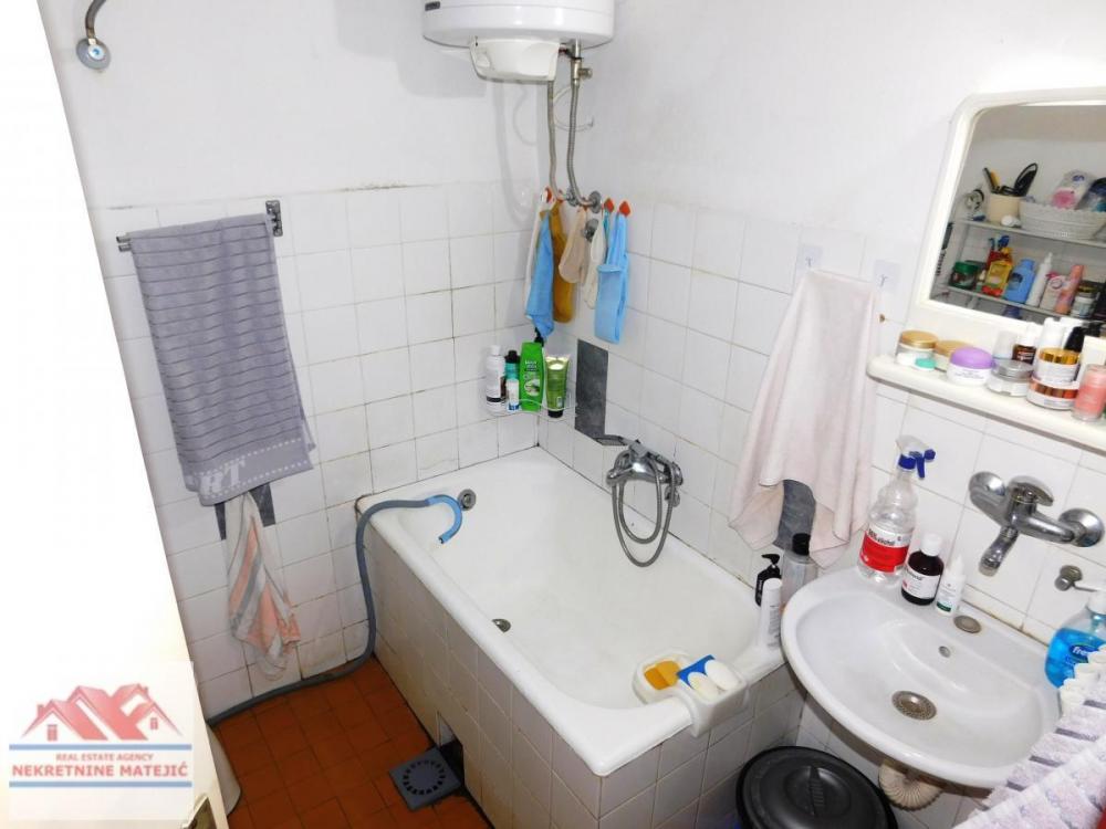 Slika 7 - AERODROM, STAN 42M2, VISOKO PRIZEMLJE, CG, CENA - 68.000 E