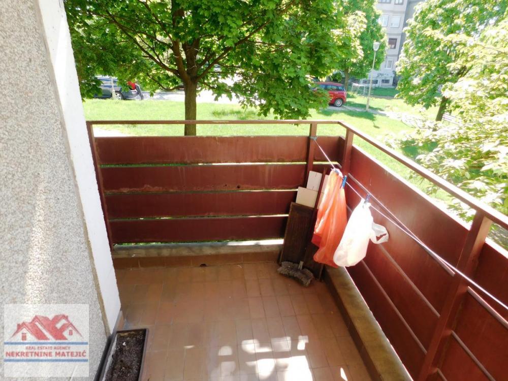 Slika 9 - AERODROM, STAN 42M2, VISOKO PRIZEMLJE, CG, CENA - 68.000 E