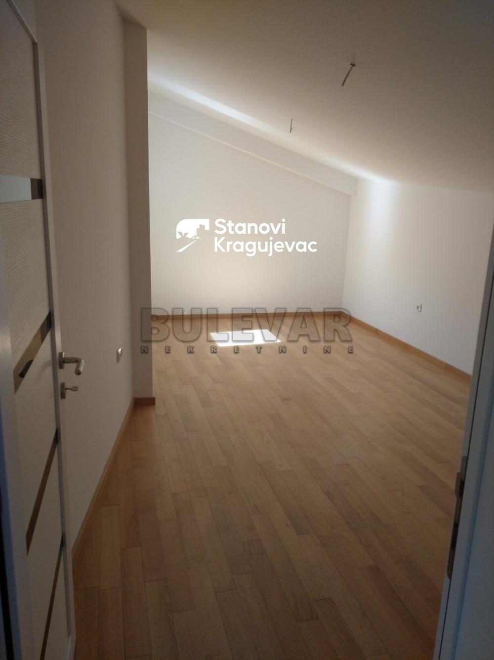 Slika 8 - Četvorosoban, 131m2, Ćirila i Metodija Kragujevac, sa terasom, ima lift