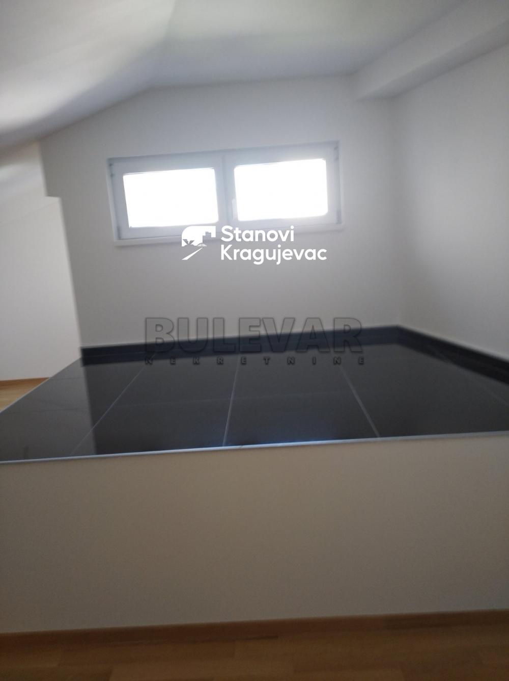 Slika 5 - Četvorosoban, 131m2, Ćirila i Metodija Kragujevac, sa terasom, ima lift