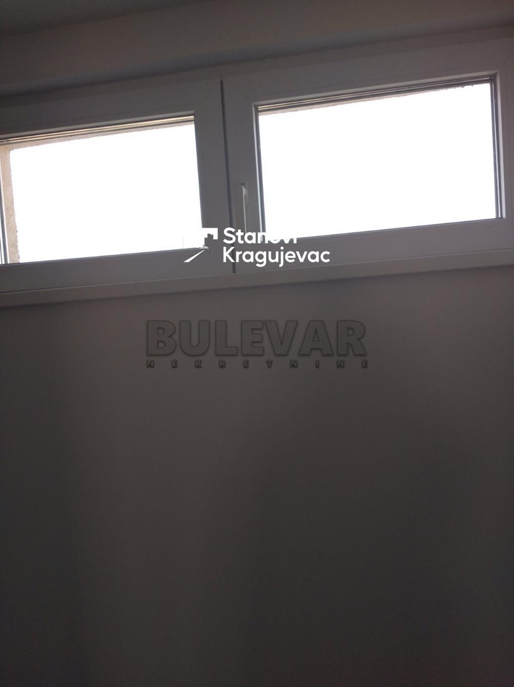 Slika 6 - Četvorosoban, 131m2, Ćirila i Metodija Kragujevac, sa terasom, ima lift