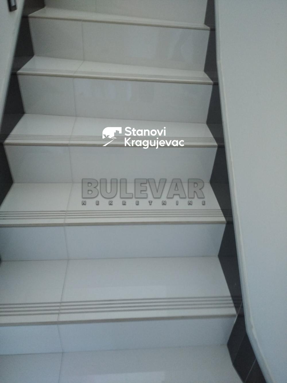 Slika 7 - Četvorosoban, 131m2, Ćirila i Metodija Kragujevac, sa terasom, ima lift