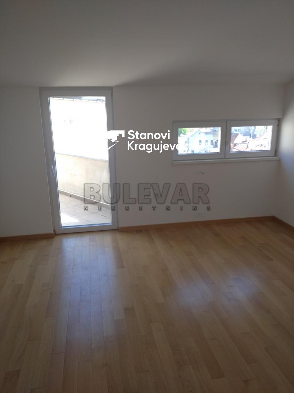 Slika 2 - Četvorosoban, 131m2, Ćirila i Metodija Kragujevac, sa terasom, ima lift