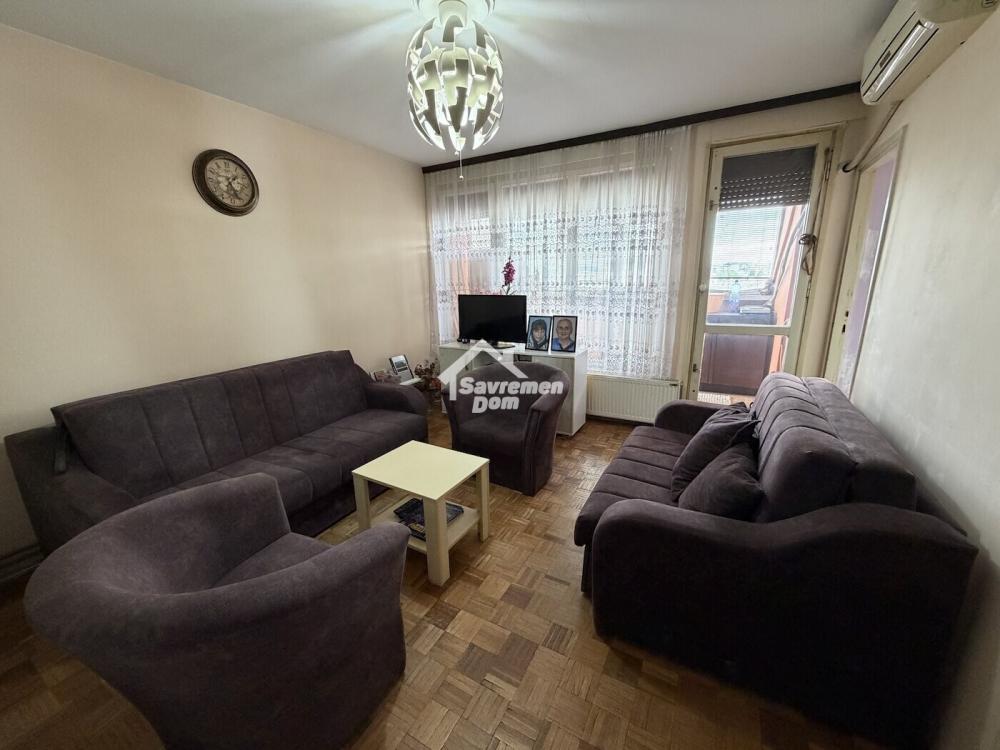 Slika 1 - Trosoban, 54m2, Bubanj Kragujevac, sa terasom