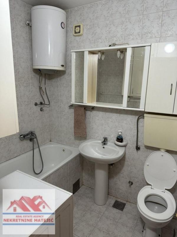 Slika 1 - STAN, CENTAR, MAGLIĆKA, 60 M2, DRUGI SPRAT, UKNJIŽEN, CENA - 120.000 E