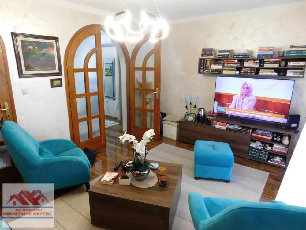 Slika 2 - TROSOBAN STAN 71M2, VELIKI PARK, 1. SPRAT--124.000 E