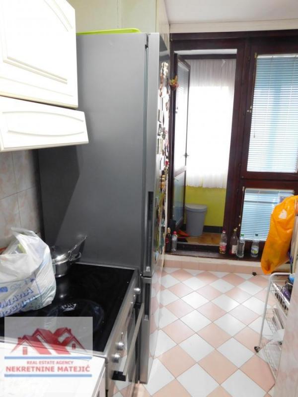 Slika 10 - TROSOBAN STAN 71M2, VELIKI PARK, 1. SPRAT--124.000 E