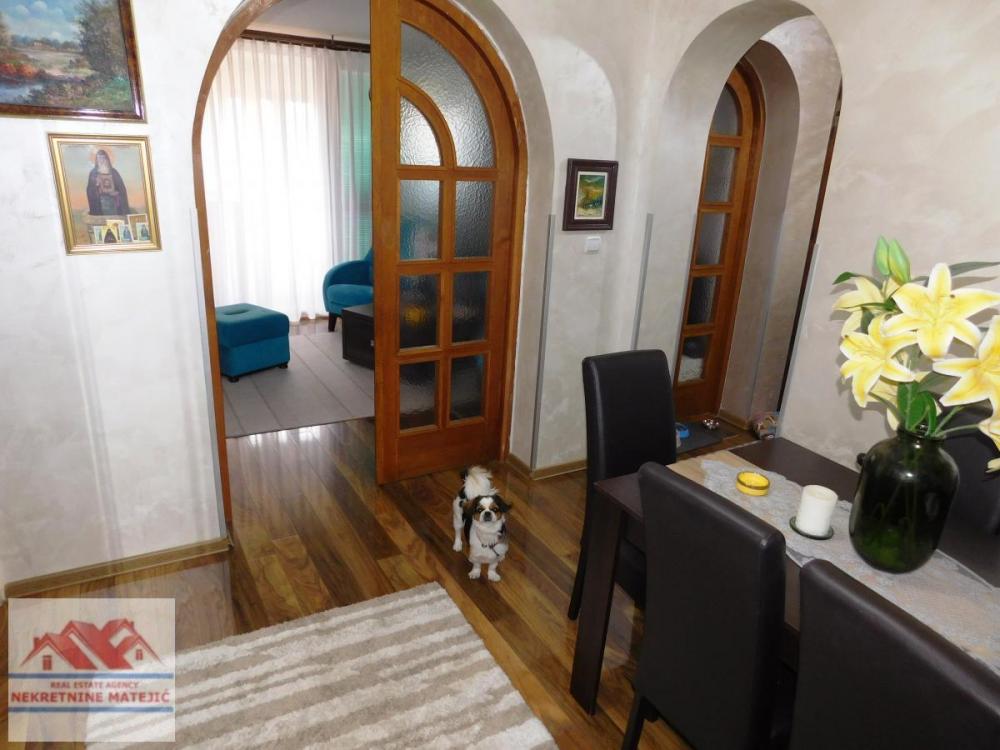 Slika 6 - TROSOBAN STAN 71M2, VELIKI PARK, 1. SPRAT--124.000 E