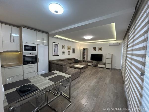 Glavna slika -Jednosoban, 80m2, Kragujevac centar Kragujevac