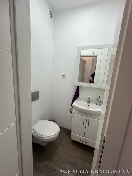 Slika 8 - Jednosoban, 80m2, Kragujevac centar Kragujevac